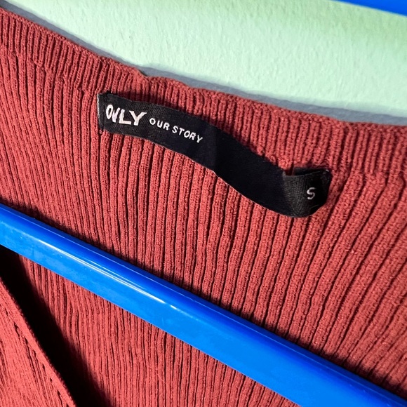 Only crop top - Picture 3 of 3